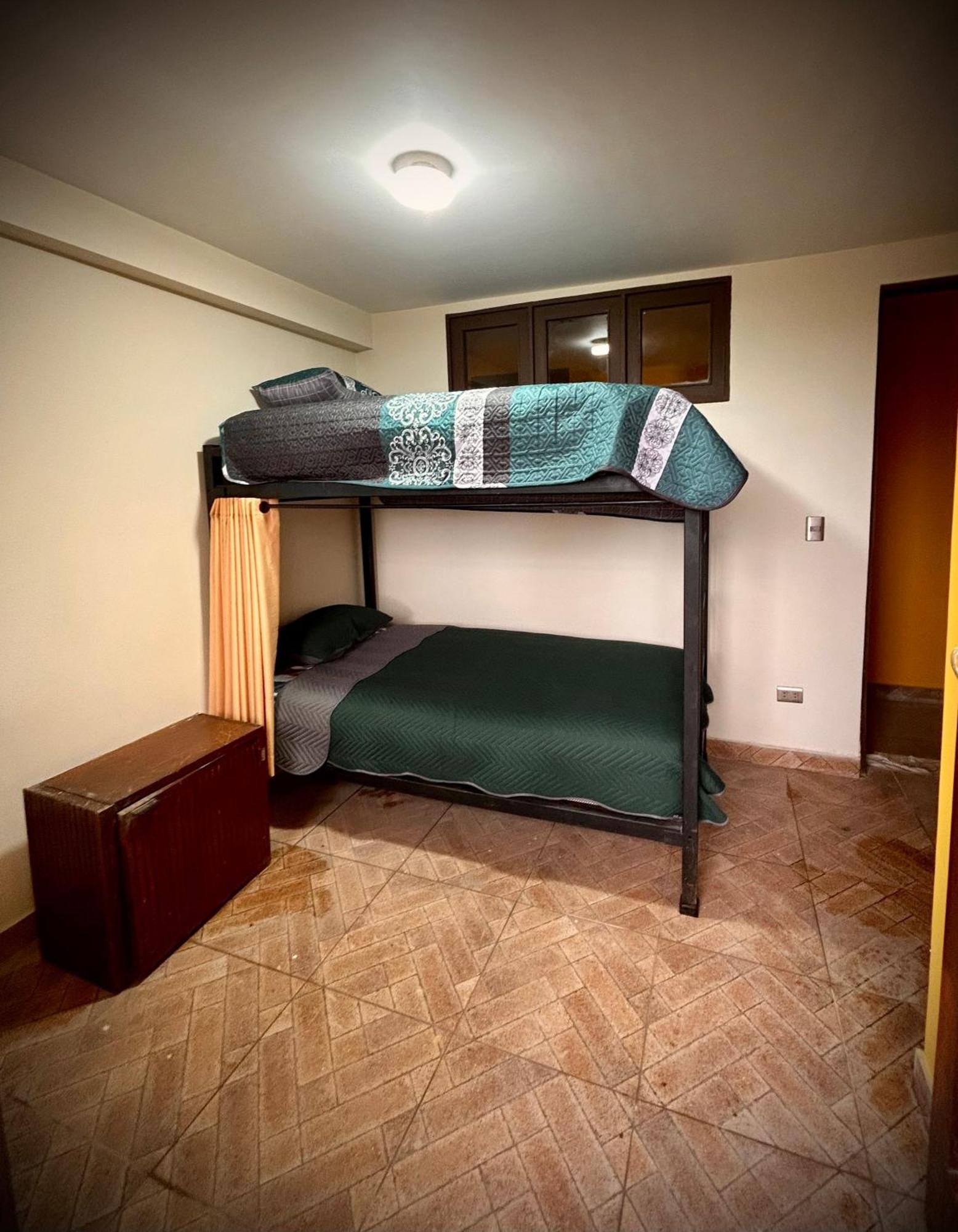 Villa Camila Hostel Coroico Bilik gambar