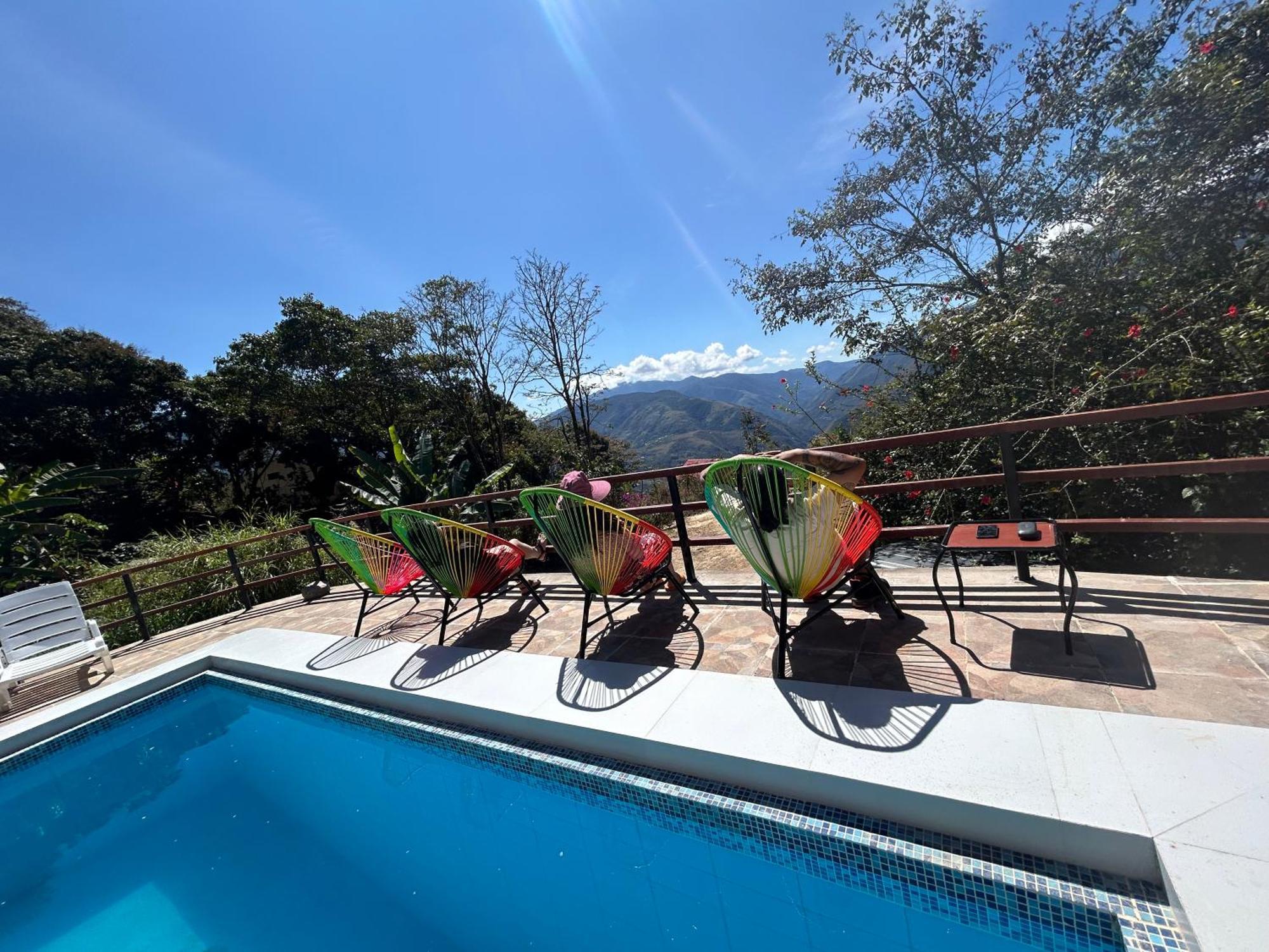 Villa Camila Hostel Coroico Luaran gambar