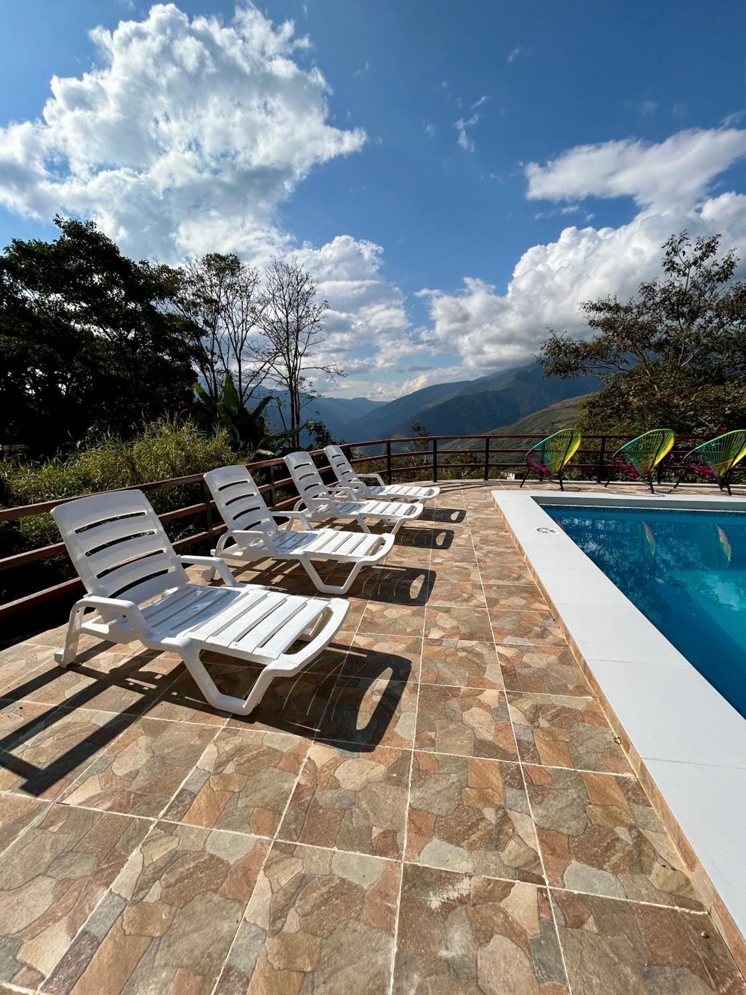 Villa Camila Hostel Coroico Luaran gambar