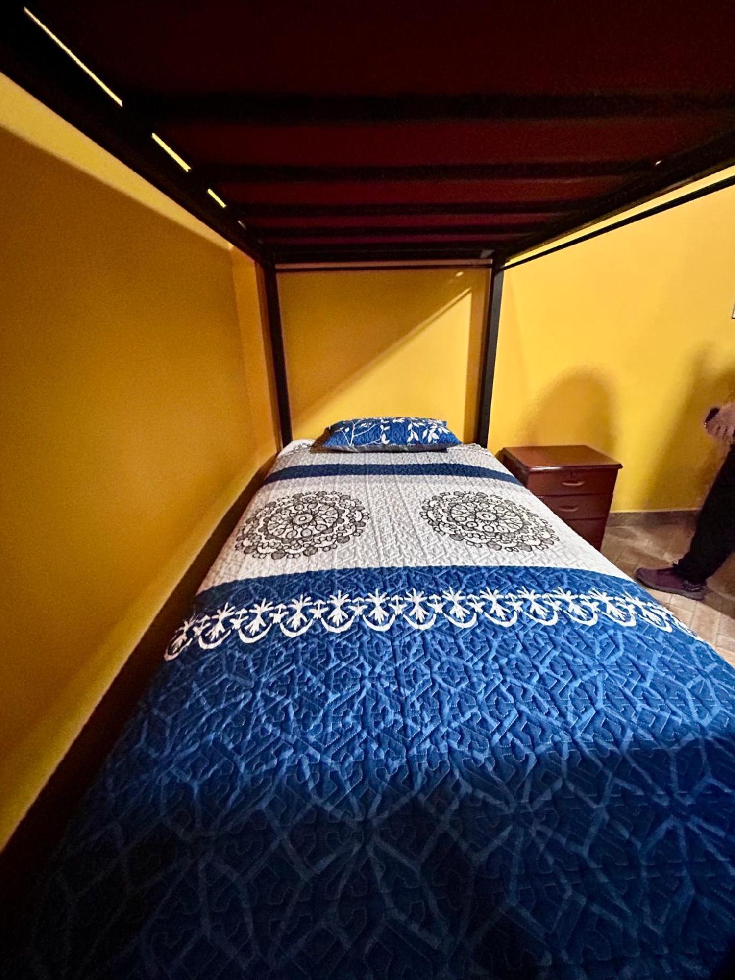 Villa Camila Hostel Coroico Bilik gambar