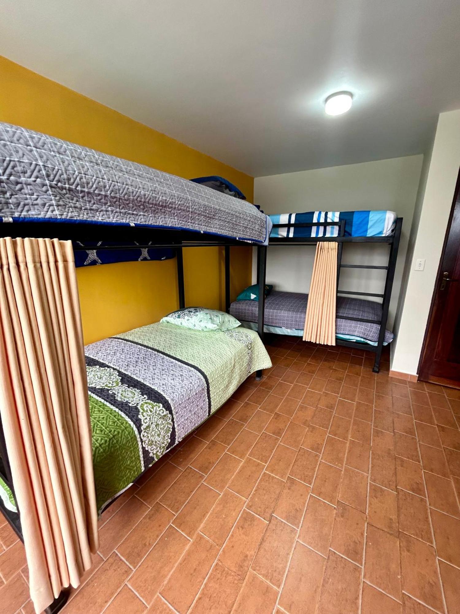 Villa Camila Hostel Coroico Luaran gambar